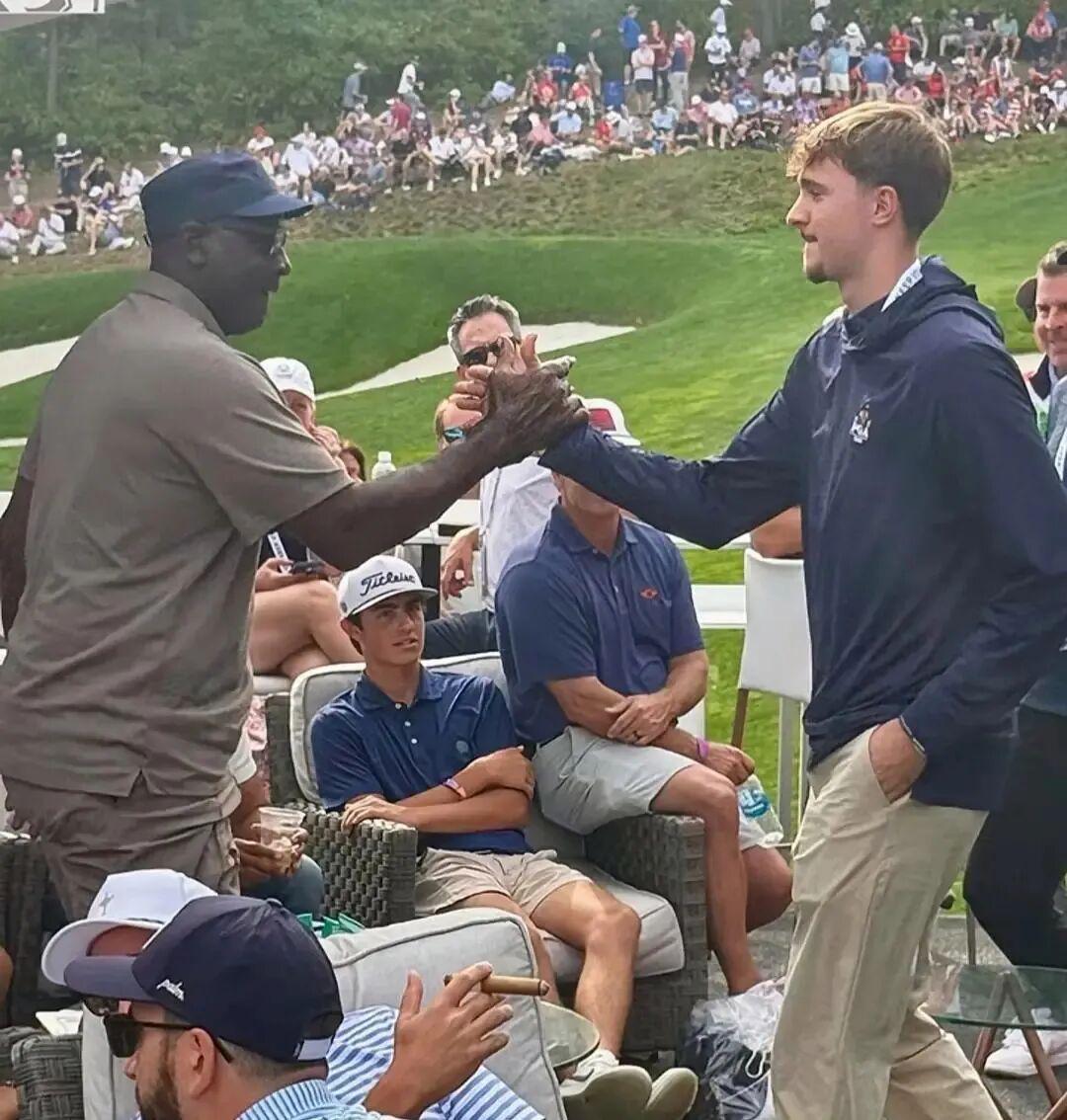 爱游戏网页-力压乔丹！51+45+25！NBA又一现象级新秀